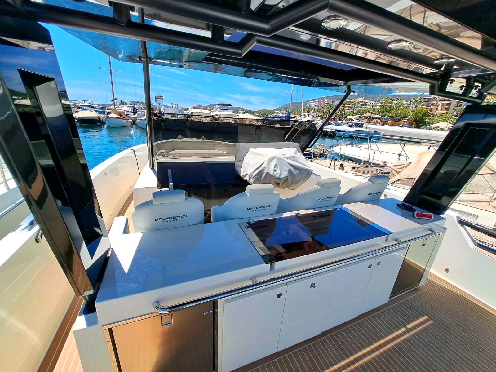 Details on board: the wet bar prepared with chilled champagne and fresh fruit.