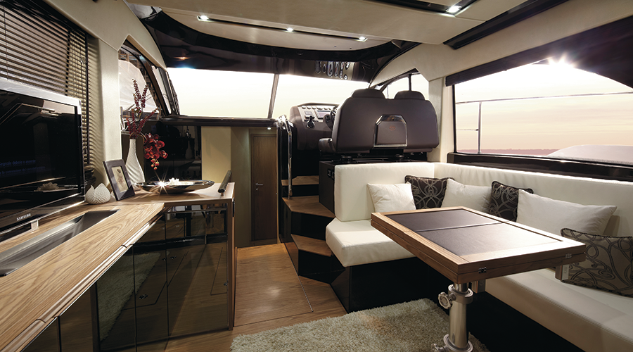 Sessa 40 Fly Zantastic yacht charter in Mallorca — cruising the south-west coast of Mallorca on a sunlit afternoon, from Club Nàutic Porto Cristo.