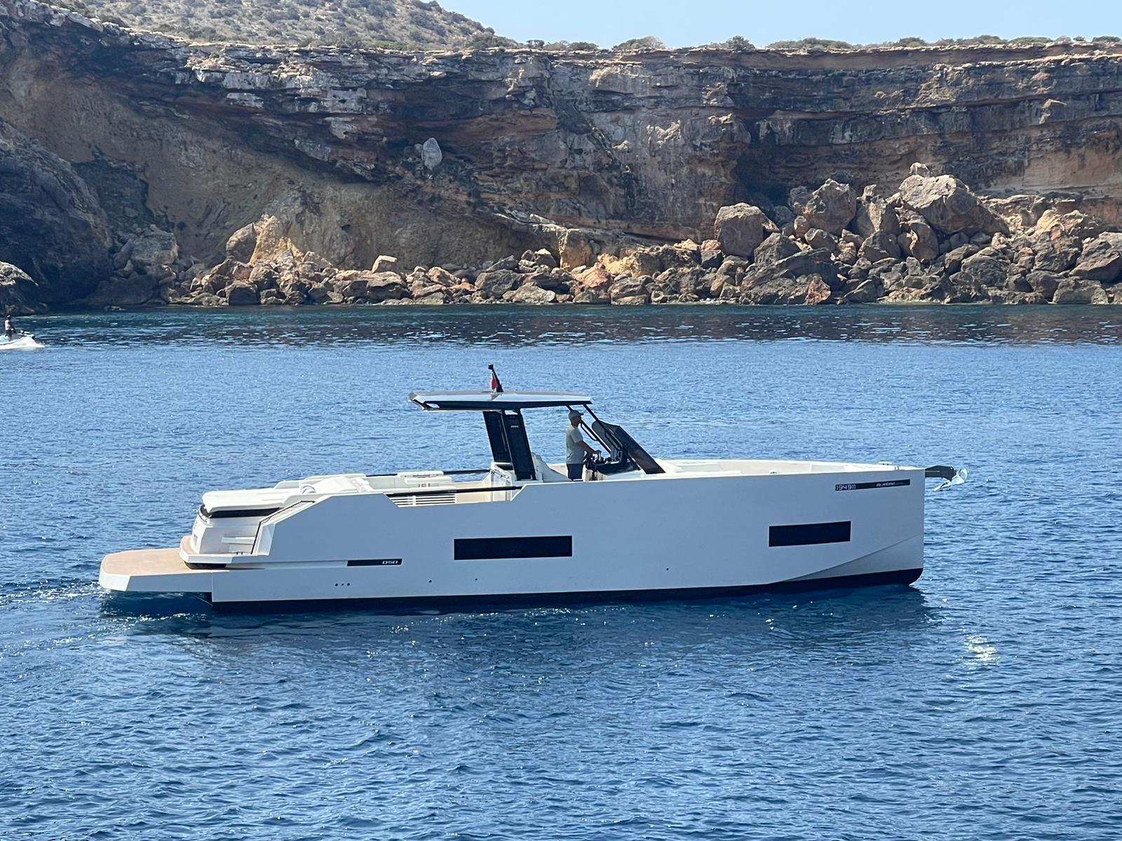 Open Yachts charter 17