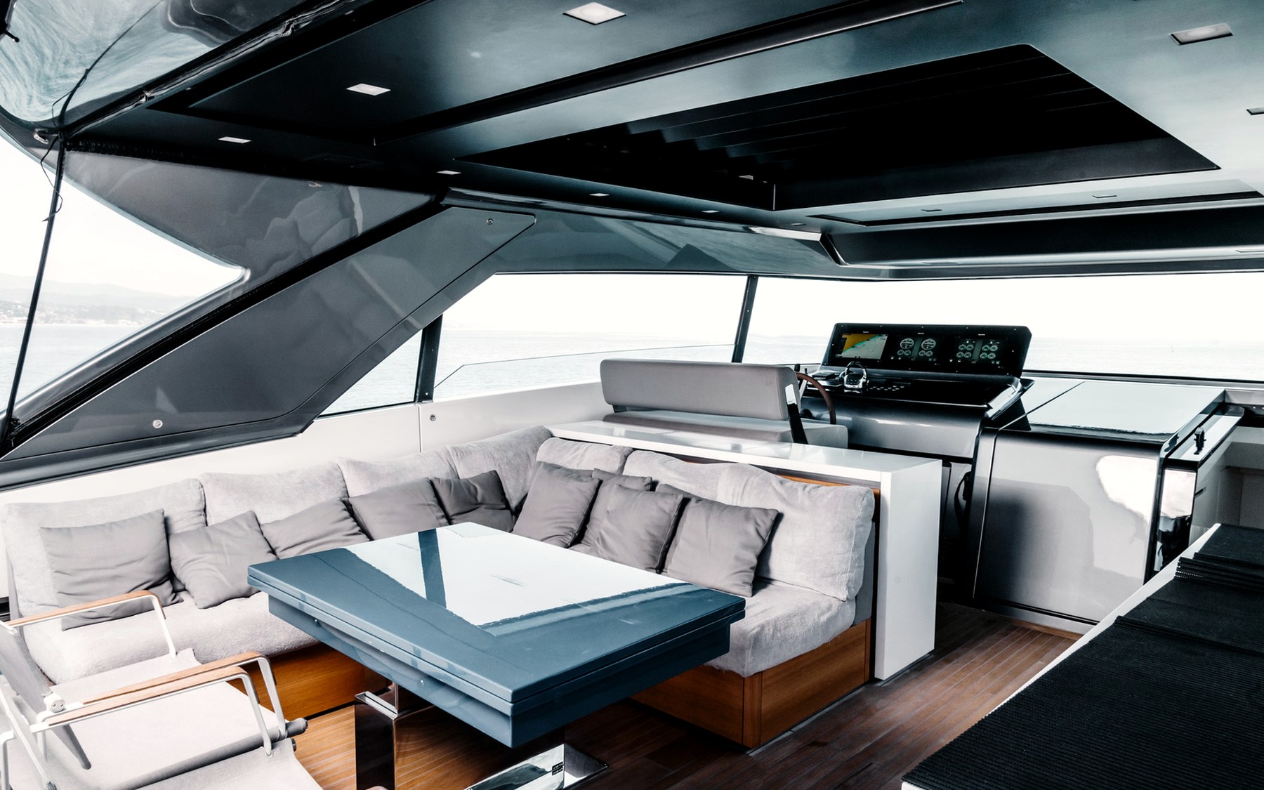 Aicon 72 SL Gadea yacht charter in Mallorca — anchored in a turquoise cove near Puerto Portals, from Marina Palma, La Lonja.
