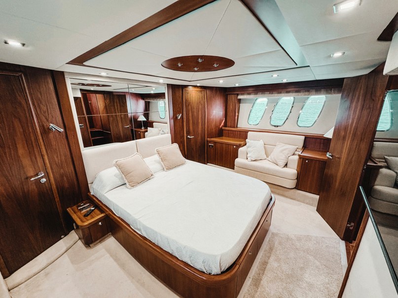Sunseeker Manhattan 66 Tapia Bay yacht charter in Mallorca — aft deck and swim platform ready for a day of swimming, from Marina Port, Palma de Mallorca.