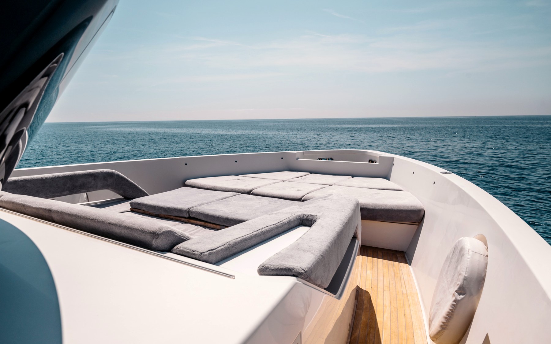 San Lorenzo SX76 Globito de Mar yacht charter in Mallorca — aft deck and swim platform ready for a day of swimming, from Marina Port, Palma de Mallorca.